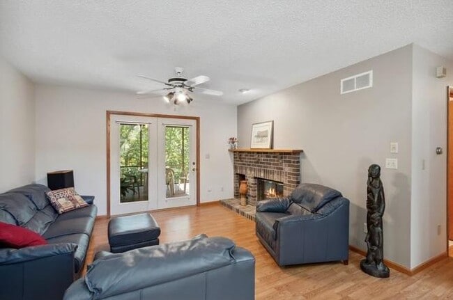 2048 Plaen View Dr