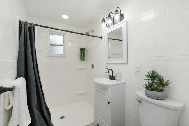 Photo - SCORE 50% OFF 1ST MONTH'S RENT IF SIGNED BY DEC 5! Stunning 3 bedroom home in Duquesne available ...