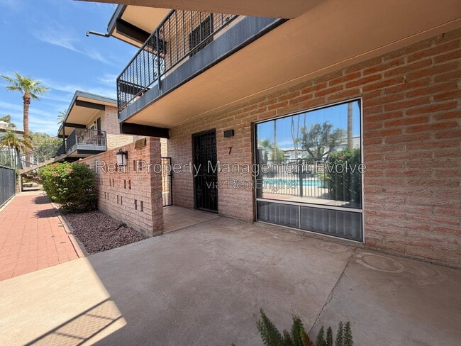 Building Photo - 7401 E Northland Dr Unit 7
