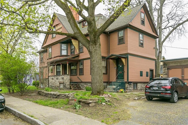 Building Photo - 46 Hickory St Unit 2