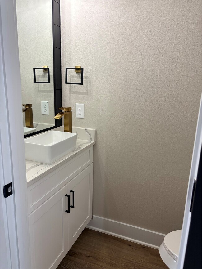 Photo - 2105 Esther Dr