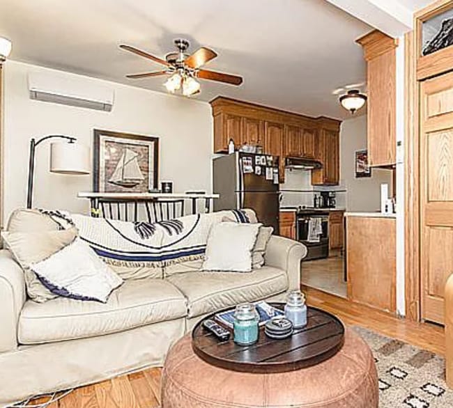 Photo - 137 Charles St