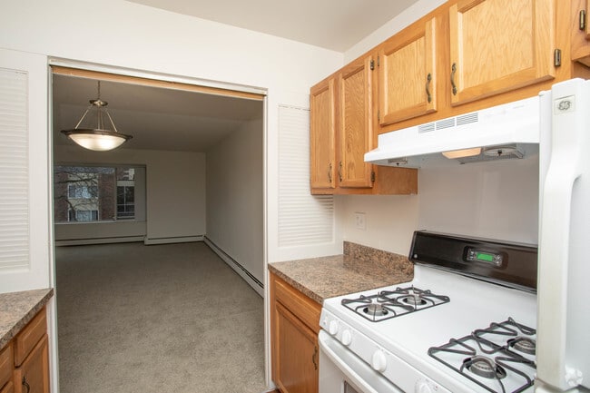 1BR, 1BA - 833 SF The Quarter
