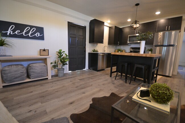 Photo - 560 SW Paiute St