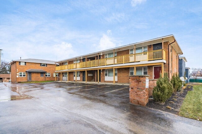 Building Photo - 558 Riverview Dr Unit C