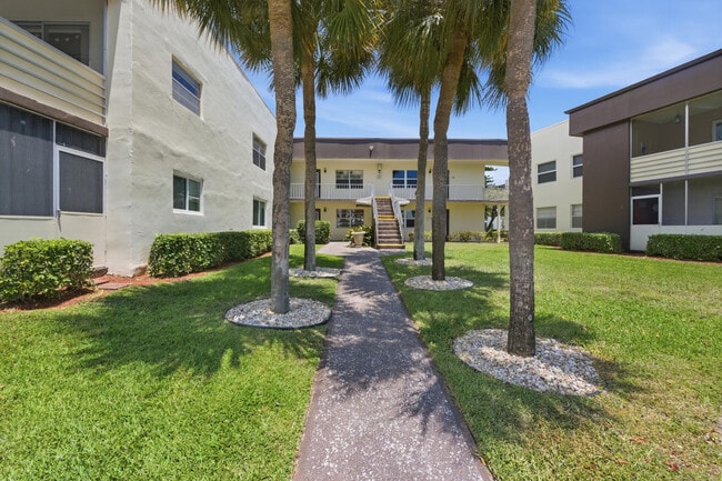 Building Photo - 729 Normandy Trail
