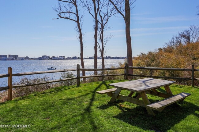 Building Photo - 200 Portland Rd Unit C-2