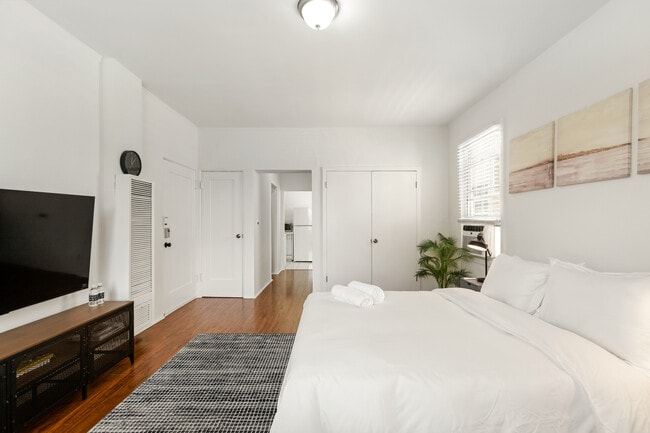 Photo - 145 S Elm Dr