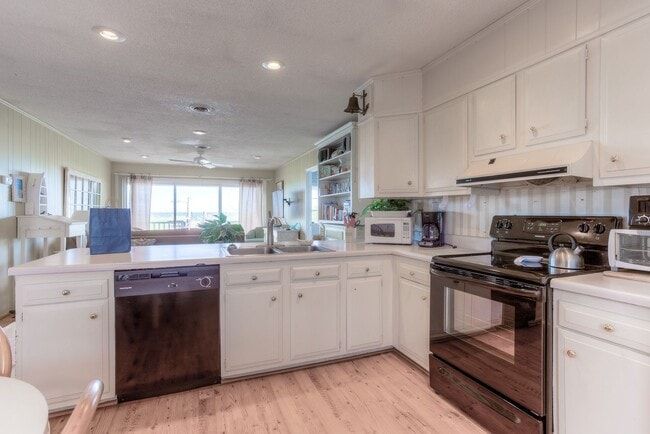 Photo - VINTAGE BEACHFRONT COTTAGE PERFECT FOR COZY WINTER GETAWAY