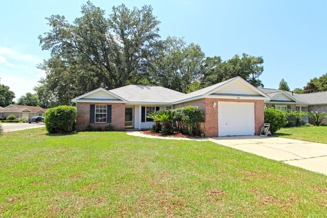 Building Photo - Northeast Pensacola 3/2 with Garage, Sunro... Rental