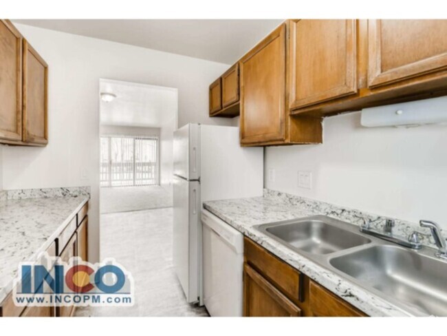 Building Photo - 2BD 1 BATH APT near Riverpoint Shops! On t... Unit H12