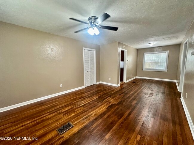 3533 Post St