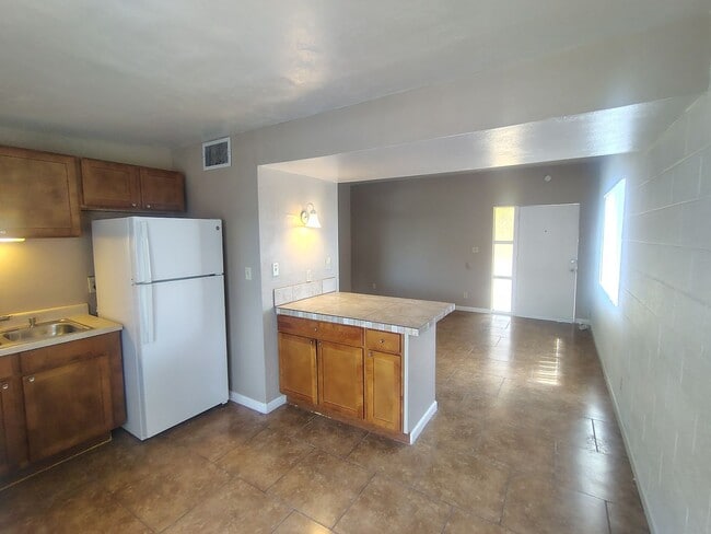 Photo - 3335 Unit #C