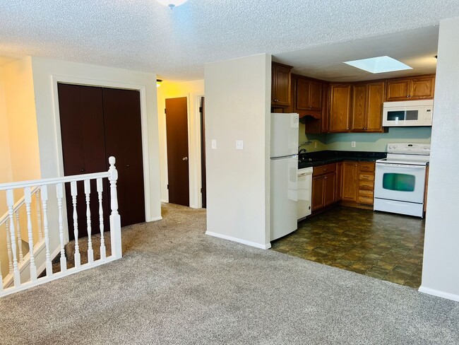 Building Photo - Half of a Duplex Available - 4 Bedroom 2 Bathroom in Lakewood