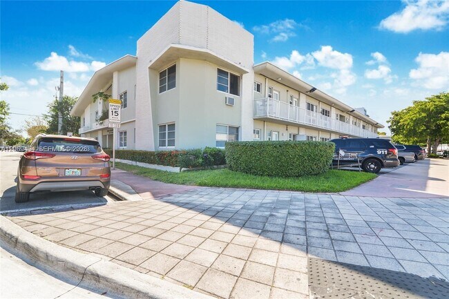 Photo - 6930 Rue Versailles Dr Unidad 18
