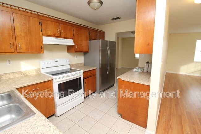 Photo - 1175 Schatten St