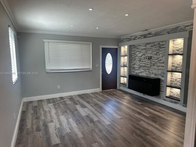 Photo - 1166 W 24th St