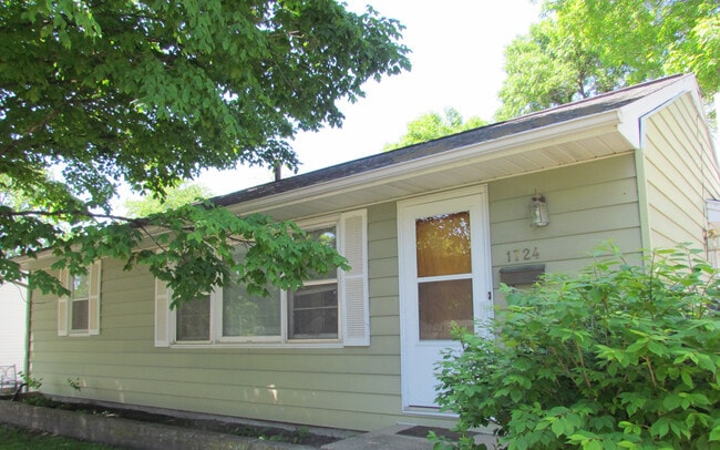 Building Photo - 1724 Texas Ave NE