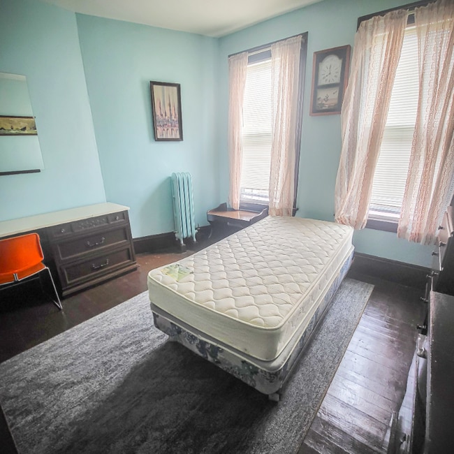 Photo - 1751-1759-1759 Acushnet Ave Unidad 104 - Weekly (Raft owes 12wks)