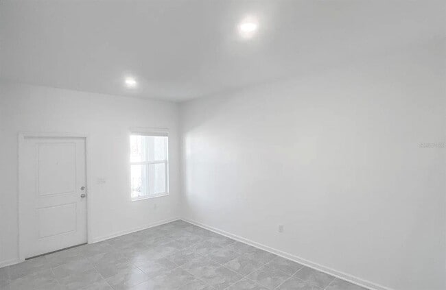 Photo - 2562 Skyline Lp