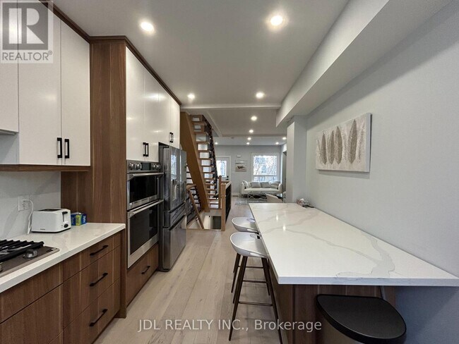 Photo - 18 Connaught Ave