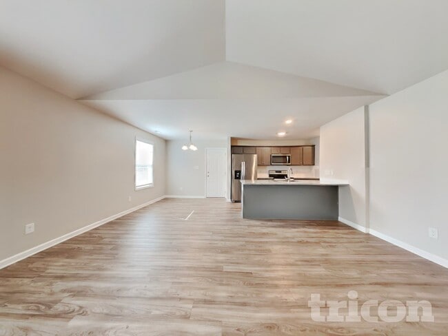 Photo - 132 Winter Red Wy