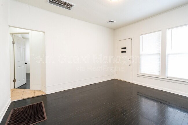 Photo - 1827-1829 W Walker Ave Unit 2