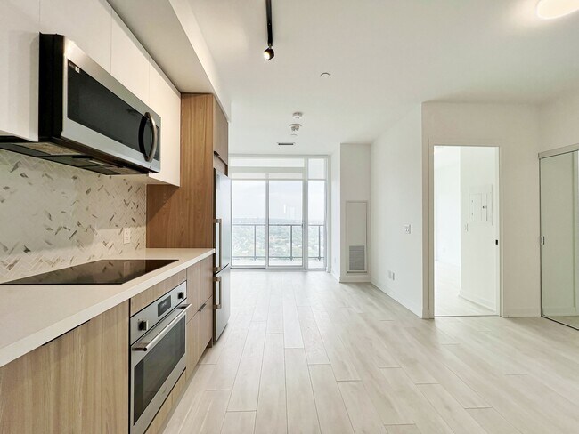 Photo - 5-2305 Defries St