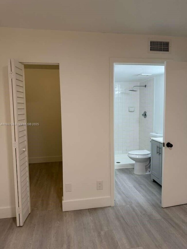 Photo - 10020 Winding Lake Rd Unidad 104