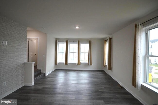 Photo - 44 Marineris Cir