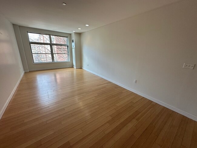 Building Photo - 599 Albany St