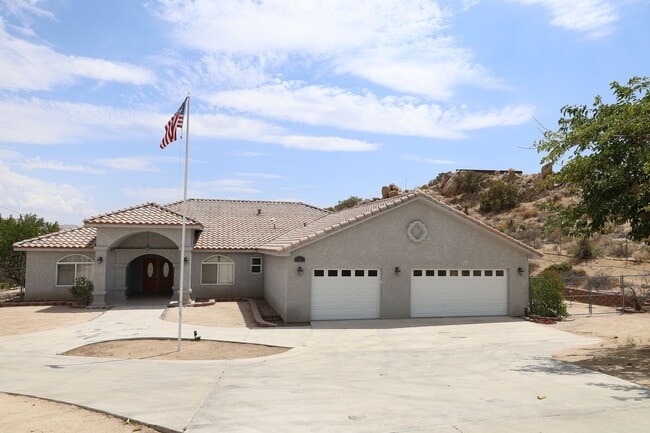 Building Photo - ?Unfurnished  dream home in the magical bo...