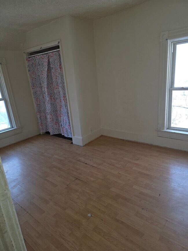 Photo - 934 W 11th St