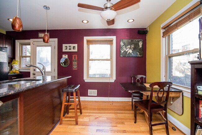 Photo - 234 Nicholson St NE