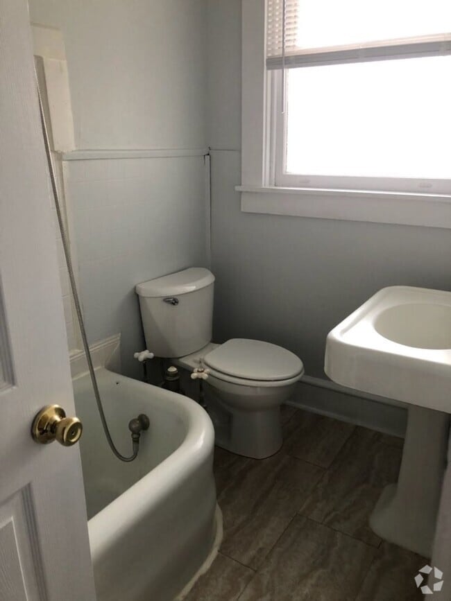 Building Photo - 128 E New St Unit 2 Rental