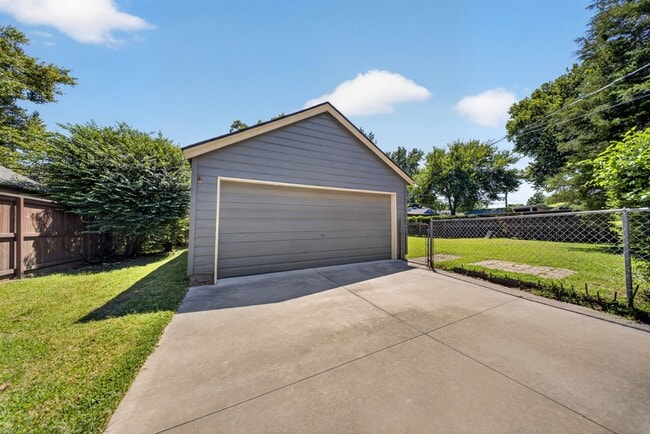 Photo - 1028 E 33rd Pl