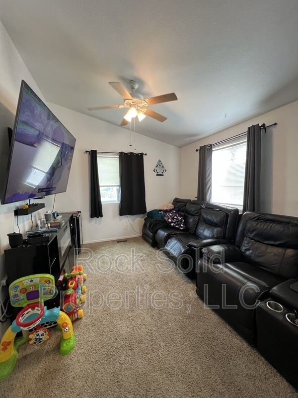 Photo - 907 Arcadian Dr