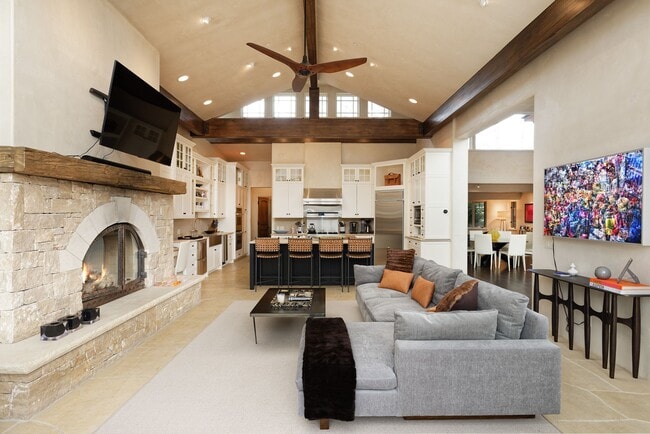 Building Photo - 75 Glen Eagle Dr