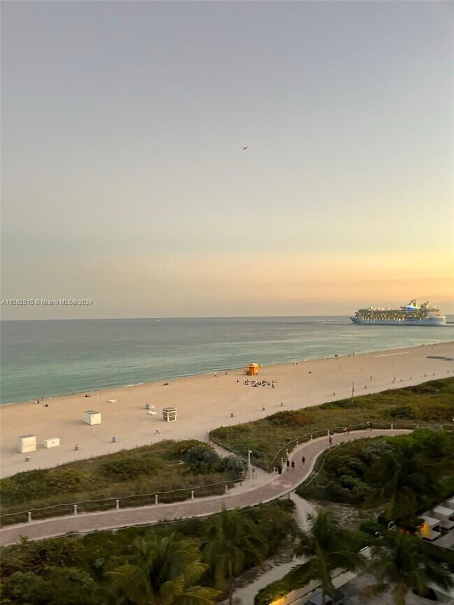 Building Photo - 345 Ocean Dr Unit 1014 Rental