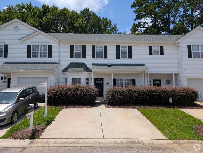 Building Photo - Move-In Ready Townhome with Downstairs Pri...