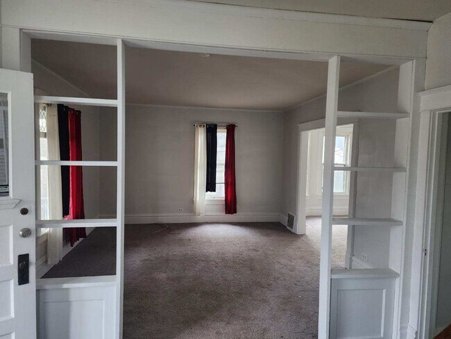 Photo - 1916 W Clarke Ave