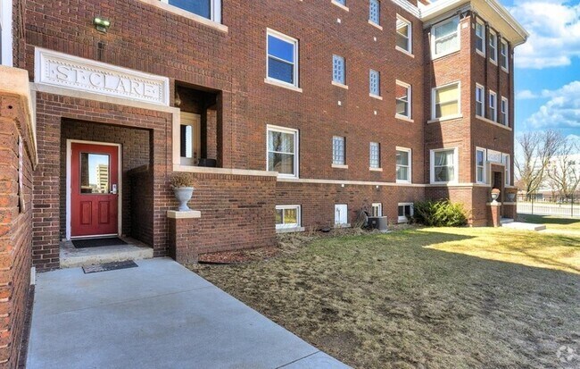 Building Photo - 2-Beds and 2-Baths Condo Available for rent Unit 2315