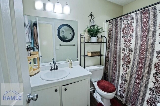 Photo - Charming 3 Bedroom, 2 Bath Home! Enjoy a c...