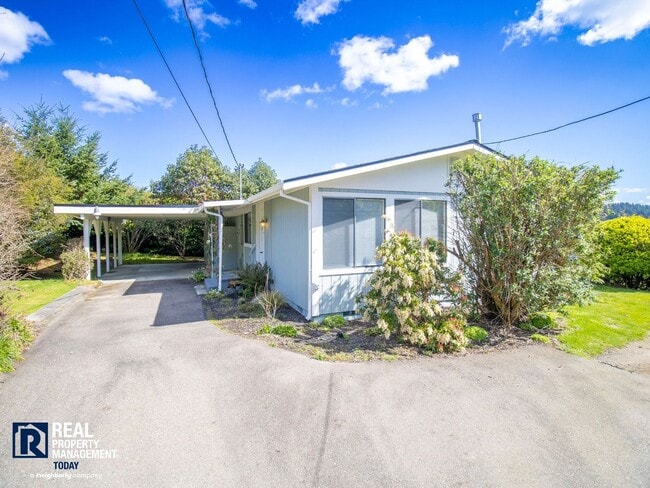 Building Photo - Charming 2 Bedroom! Stunning Views!