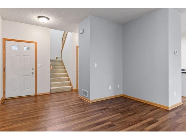 Photo - 2 BR/3 BA Townhome in Lakeville!