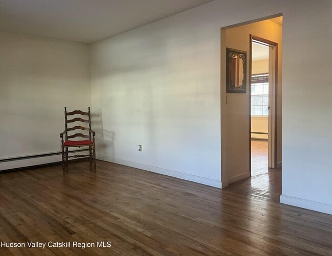 Photo - 3 Huguenot St