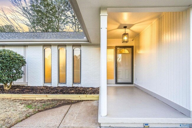 Photo - 2008 Burlingame Dr SE