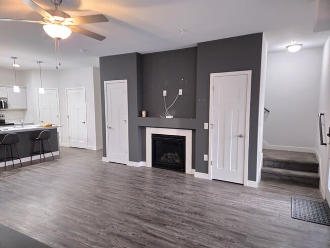 Photo - Contemporary 3 bedroom townhome