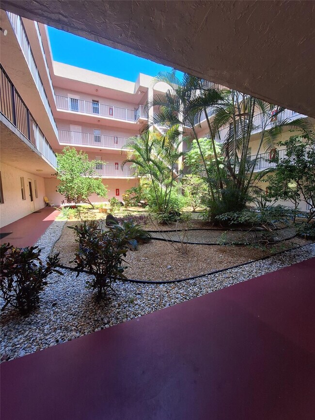 Photo - 2821 Somerset Dr Unidad 316