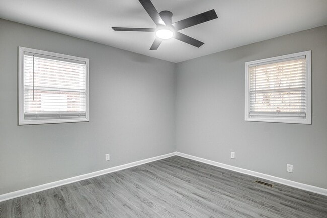 Photo - 2 Bed 1 Bath walking distance to downtown Chapel Hill and UNC Unit 106